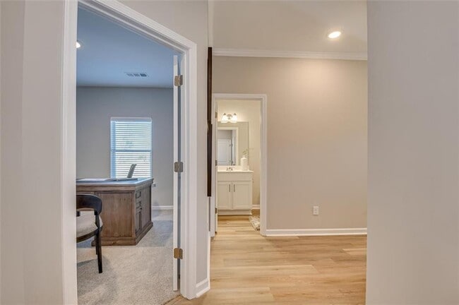 Building Photo - 105 Essence Dr