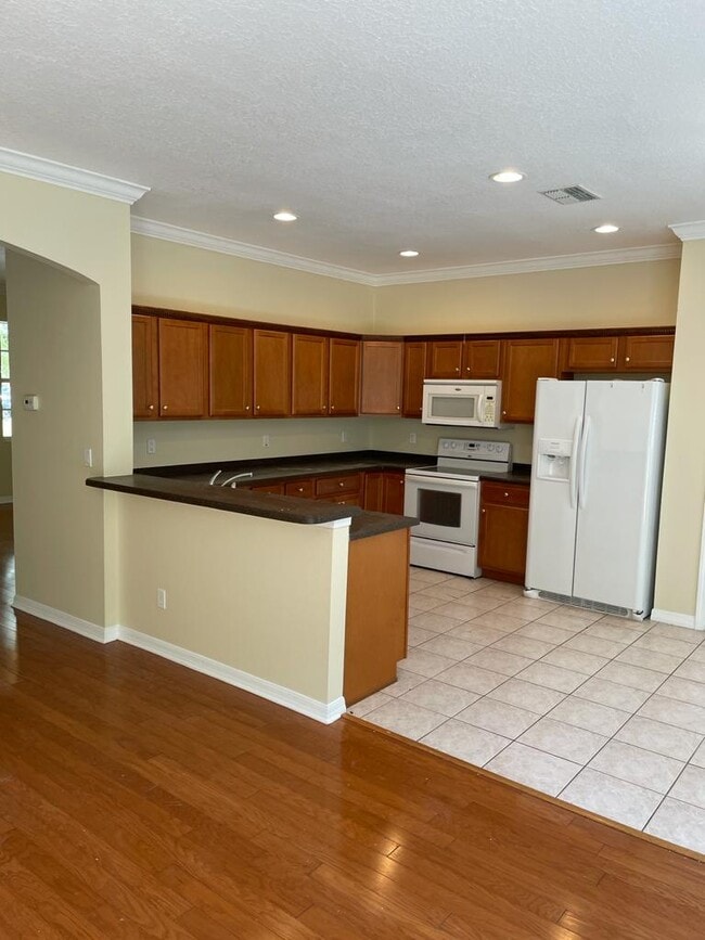 Building Photo - 3640 Pine Knot Dr