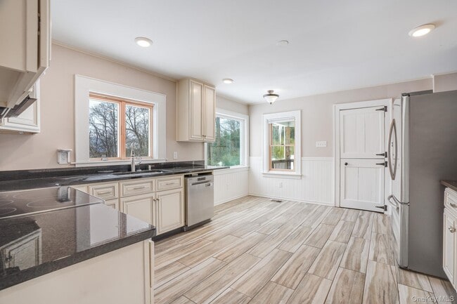 Building Photo - 18 Ketcham Dr