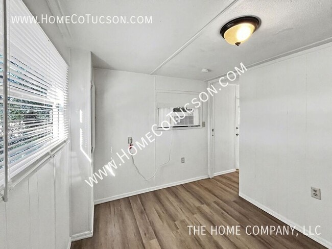 Building Photo - 1563 W Patton St