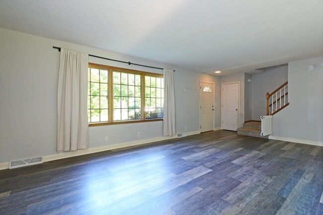Building Photo - * Move-In Special! * Beautiful 3-Bed 3-Bath Home in Golden Valley - Available 6/1!