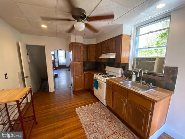 Building Photo - 2038 E Dauphin St