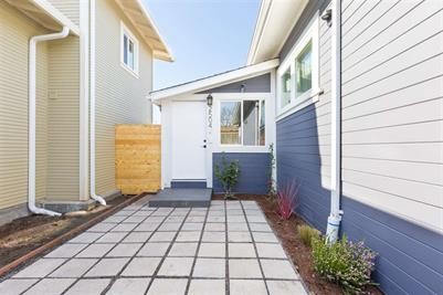 Entrace - 2504 Grant St