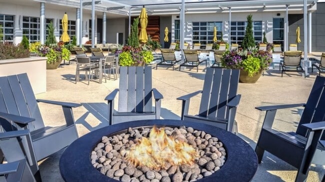 Building Photo - 3290 Cobb Galleria Pkwy