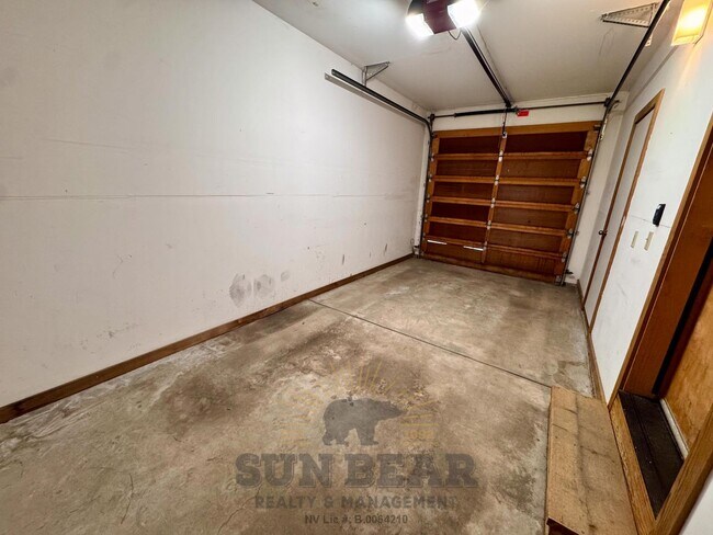 Building Photo - 2 Bedroom, 2 Bath in Third Creek with Hot Tub - Perfect Winter Getaway