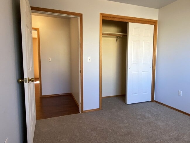 Building Photo - Single-Level Simplicity