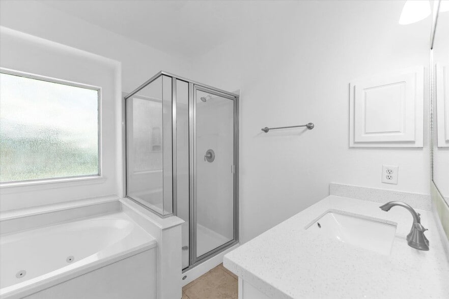 Building Photo - 14823 Yellow Begonia Dr