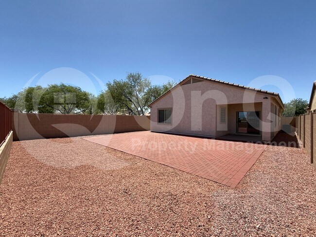 Building Photo - 38032 W Vera Cruz Dr