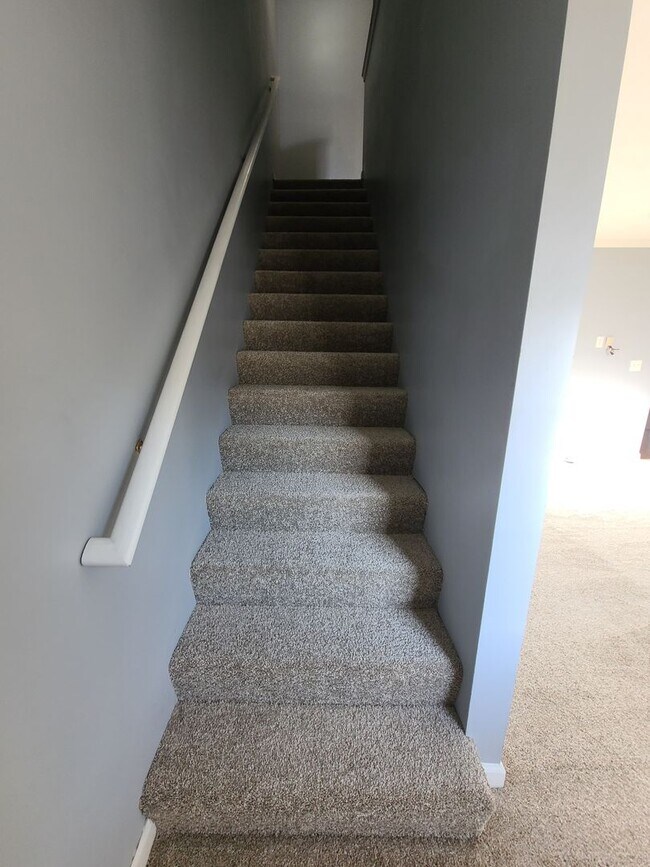 Building Photo - Donelson Townhome!