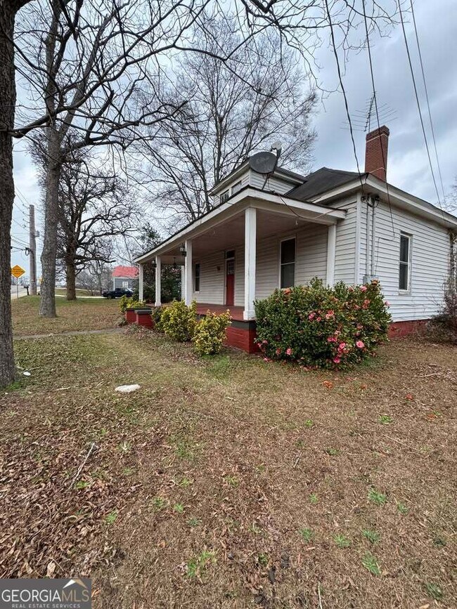 Building Photo - 392 S Cherokee Rd