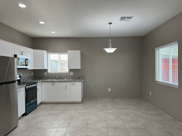 Building Photo - 2581 E Pinal Vista