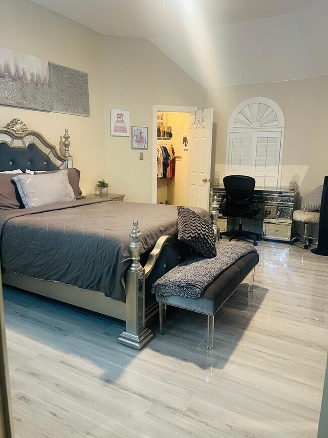 Building Photo - 4114 Fisher Lake Dr