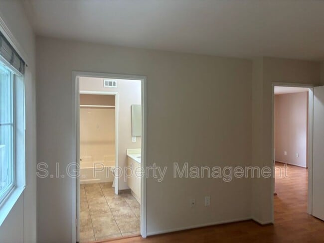 Building Photo - 202 Cancion Way