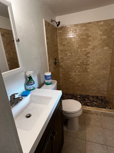 Building Photo - 1512 N Forgeus Ave