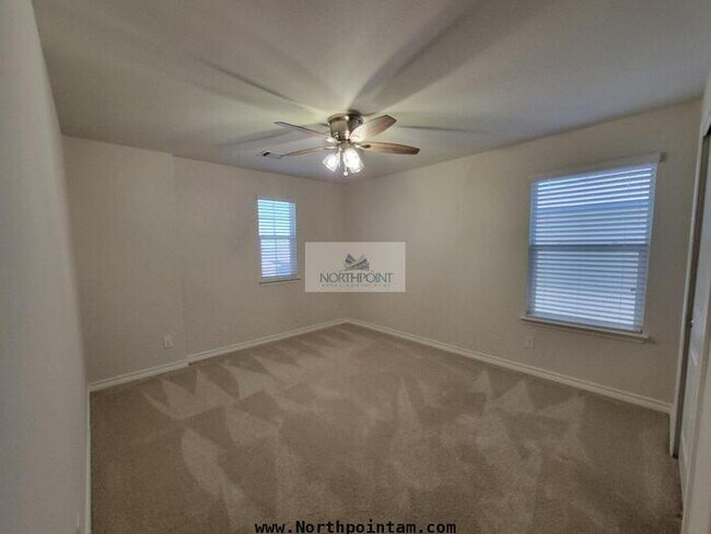 Building Photo - Charming 4 beds 2.5 baths in San Antonio