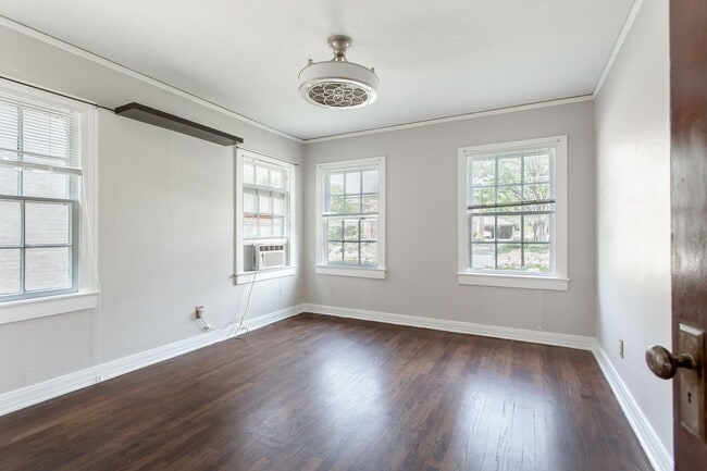 Building Photo - 2 Bedroom, 1 Bath near Lower Greenville
