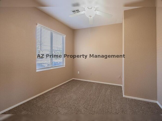 Building Photo - 670 E Mariposa Pl
