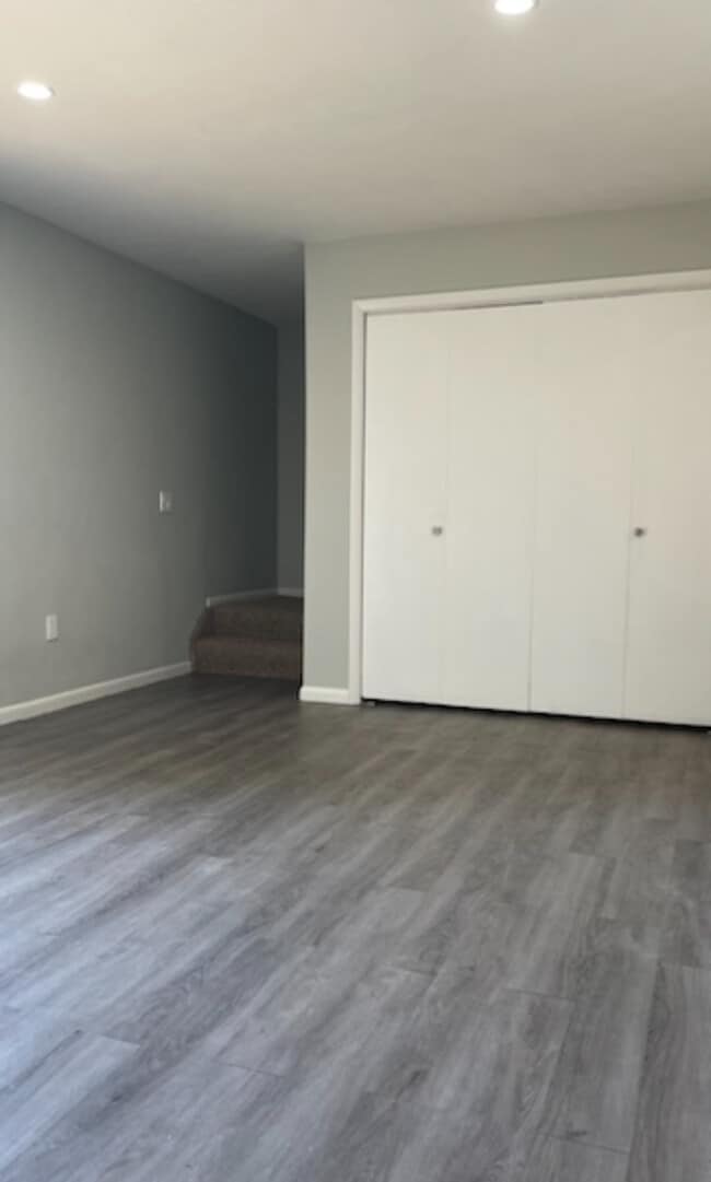 Building Photo - 223 Rundall Plz