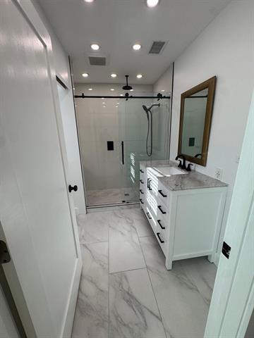 Building Photo - 6826 Kingsbury Dr