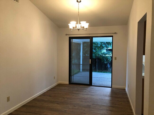 Building Photo - AVAILABLE FOR MOVE IN ON 8/1/26 -  RECENTLY RENOVATED 3 BED, 2 BATH 1 STORY ON LARGE CORNER LOT