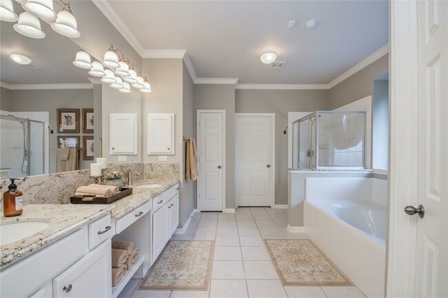 Building Photo - 20011 Glen Lake Dr