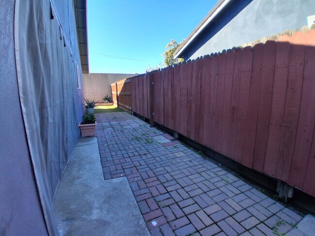 Building Photo - Thistlewood3505/3507