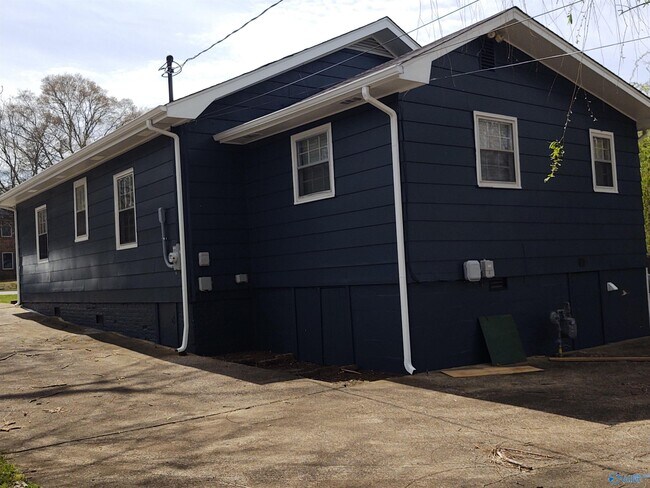 Building Photo - 1307 Randolph Ave SE