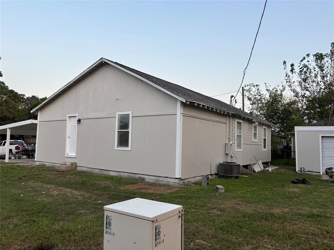 Building Photo - 311 3rd St N