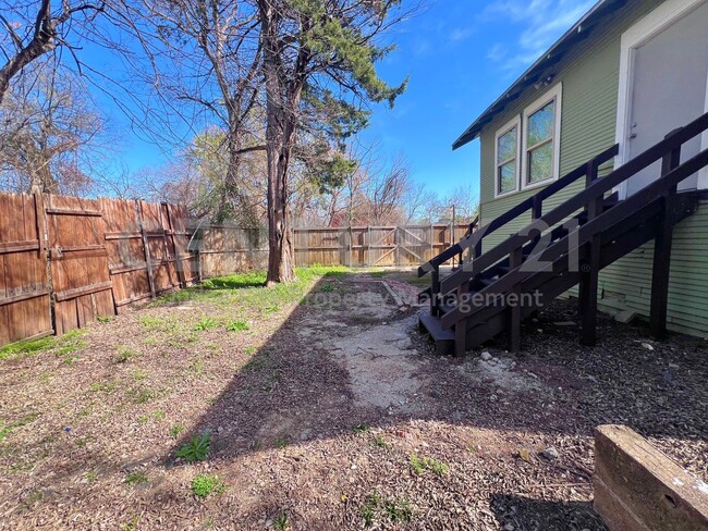 Building Photo - 2/1 in Established S. Dallas Neighborhood For Rent!