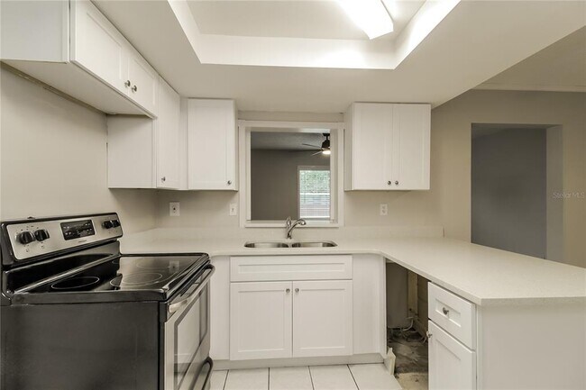 Building Photo - 506 Providence Blvd