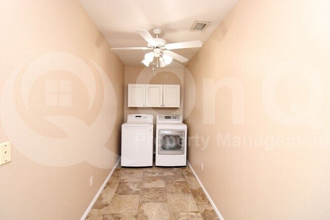 Building Photo - 808 N Sailors Way