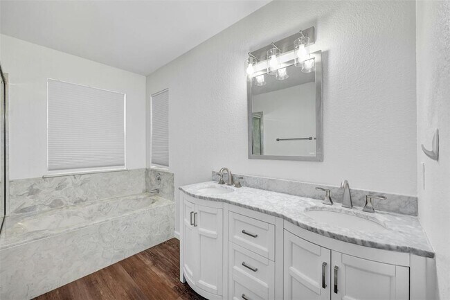 Building Photo - 1700 Palmetto Dr