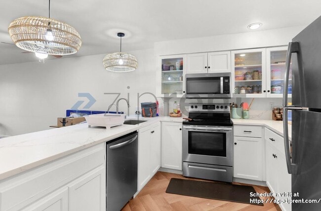 Building Photo - 402 4th Ave.