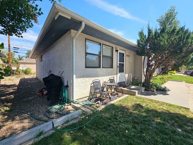 Building Photo - Cozy 2-Bedroom Duplex for Rent