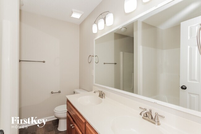 Building Photo - 6202 Suntrace Way