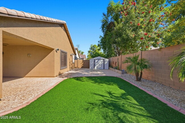 Building Photo - 21663 E Via Del Rancho Rd