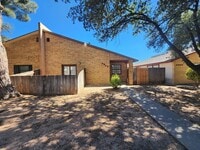 Building Photo - 3 bed 2 bath townhome, 1 car garage and 1 ...