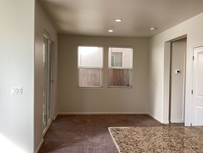 Building Photo - 6319 E Creek View Ln