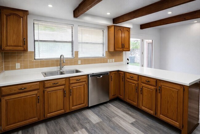 Building Photo - 2416 Birkdale Ln