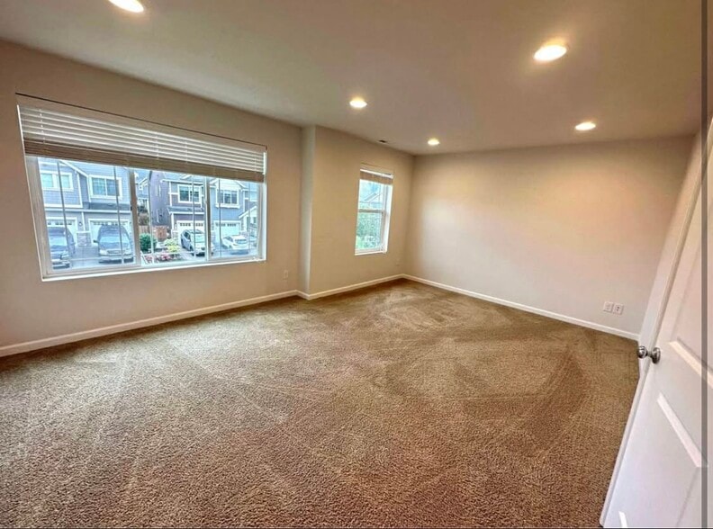 Building Photo - 3107 44th St SE