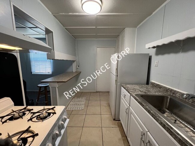 Building Photo - 1040-1042 Flora St