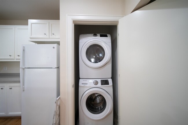 Building Photo - 3634 Main Plaza Dr