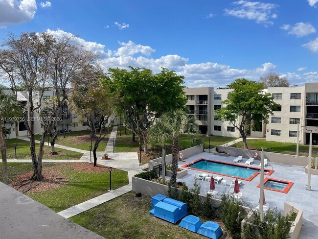 Building Photo - 8002 SW 149th Ave