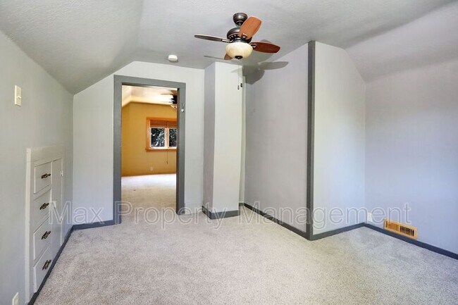 Building Photo - 660 27th St