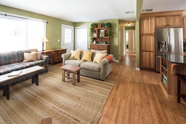 Building Photo - 16 Beechwood Dr