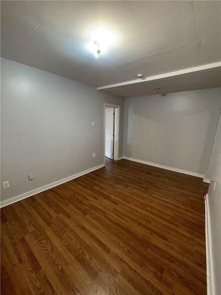 Building Photo - 456 Woodlane Ave