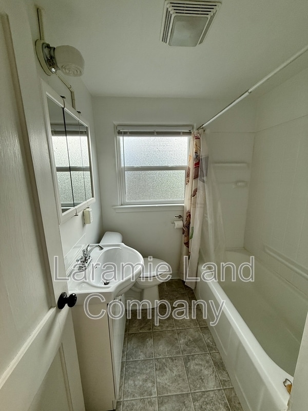 Building Photo - 551 N 10th St