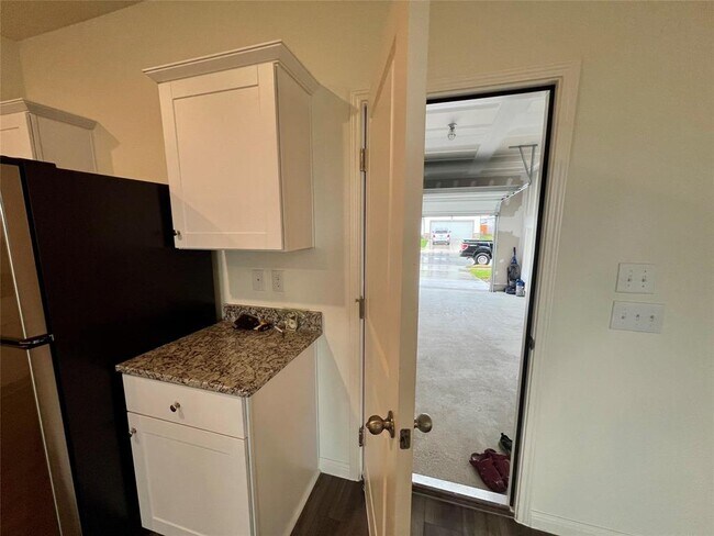 Building Photo - 509 Lagoon Dr