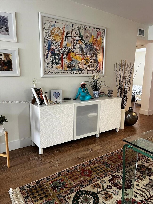 Building Photo - 1518 Whitehall Dr