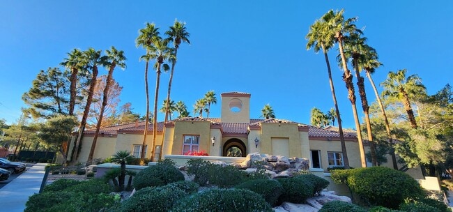 Building Photo - Fully furnished-full Sphere view